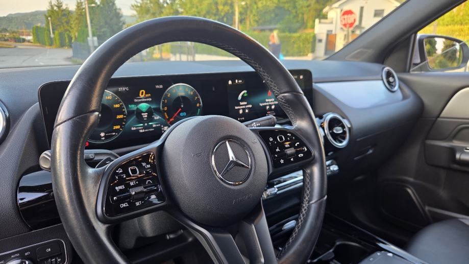 Mercedes-Benz GLA 250e plug in hibrid,TOP stanje,bez prepisa,garancija, fotografija 9
