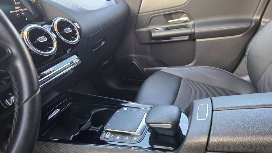 Mercedes-Benz GLA 250e plug in hibrid,TOP stanje,bez prepisa,garancija, fotografija 11