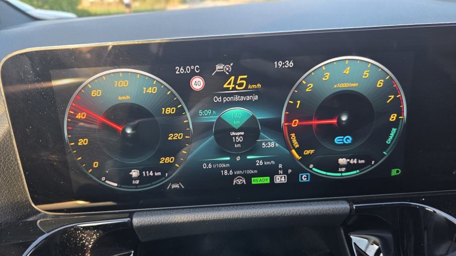 Mercedes-Benz GLA 250e plug in hibrid,TOP stanje,bez prepisa,garancija, fotografija 16