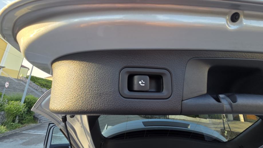Mercedes-Benz GLA 250e plug in hibrid,TOP stanje,bez prepisa,garancija, fotografija 15