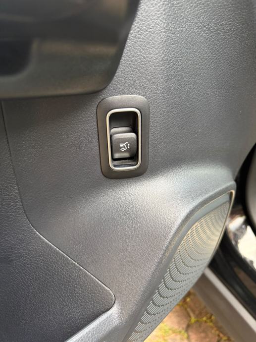 Mercedes-Benz GLB 200 D automatik, fotografija 5