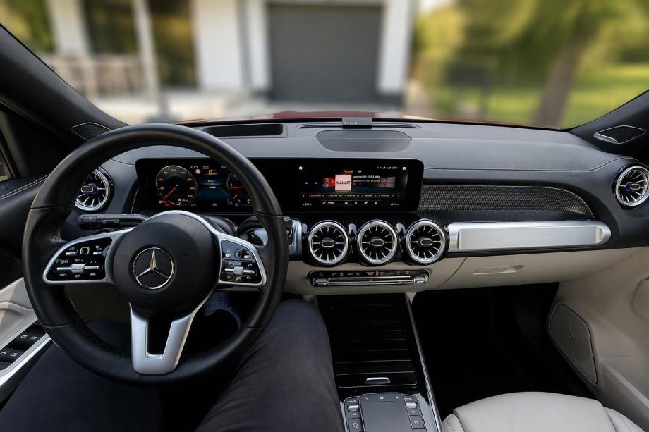 ✨AKCIJA ✨ Mercedes-Benz GLB 220 d 4MATIC ✨ Top oprema ✨, fotografija 4