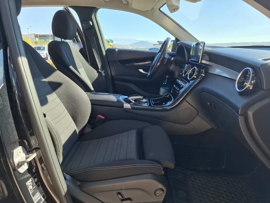 Mercedes-Benz GLC 220 d 4MATIC - USLUŽNA PRODAJA, fotografija 11