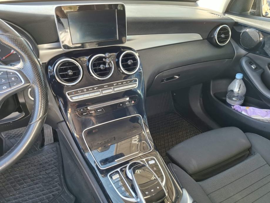 Mercedes-Benz GLC 220 d 4MATIC - USLUŽNA PRODAJA, fotografija 10