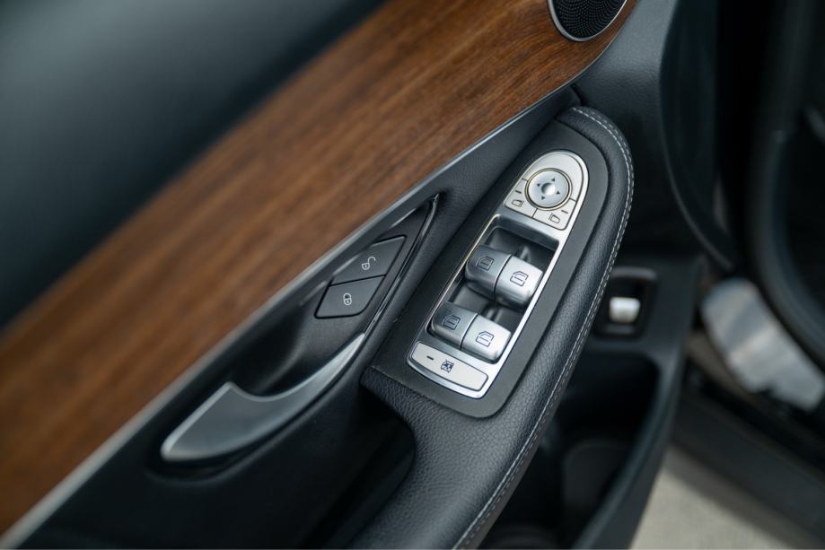 Mercedes-Benz GLC 300 4MATIC automatik, fotografija 16
