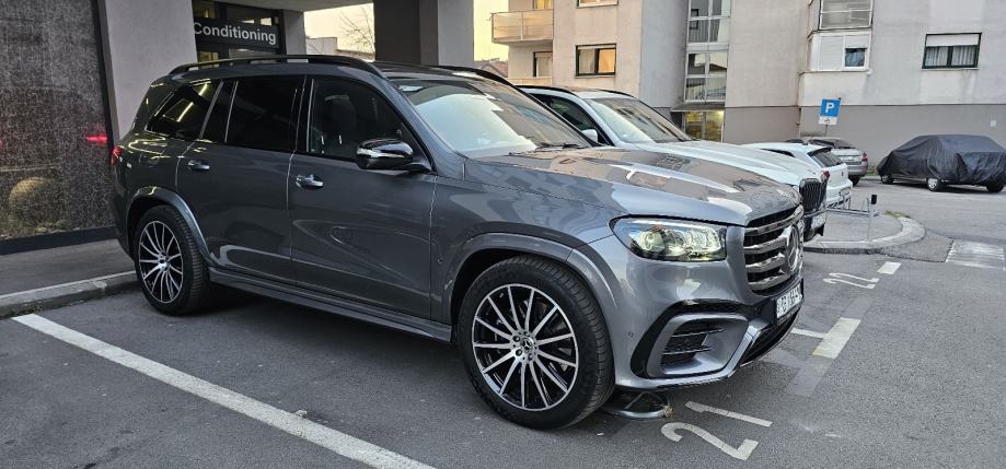 Mercedes-Benz GLS 450d 4Matic, AMG Line, zračni ovjes, kuka, fotografija 3
