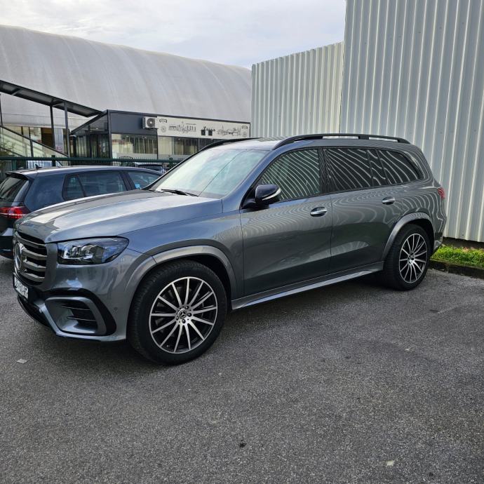 Mercedes-Benz GLS 450d 4Matic, AMG Line, zračni ovjes, kuka, fotografija 4