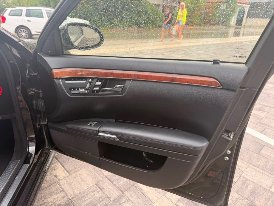 Mercedes-Benz S klasa 4MATIC 500 automatik, fotografija 11