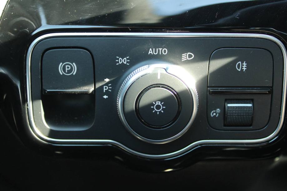Mercedes-Benz klasa A 180d AMG AUTOMATIK *LED, NAVIGACIJA, KAMERA*, fotografija 16