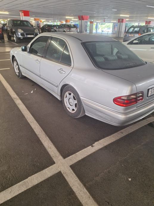 Mercedes-Benz W210 200 CDI, pogled izvana - slika 3
