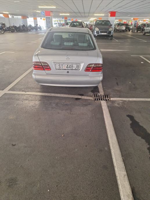 Mercedes-Benz W210 200 CDI, pogled izvana - slika 4