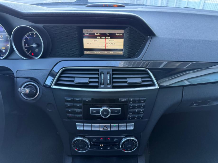Mercedes C200CDI °GRIJANJE SJEDALA°TEMPOMAT°BLUETOOTH°REG:5/2027°, fotografija 14