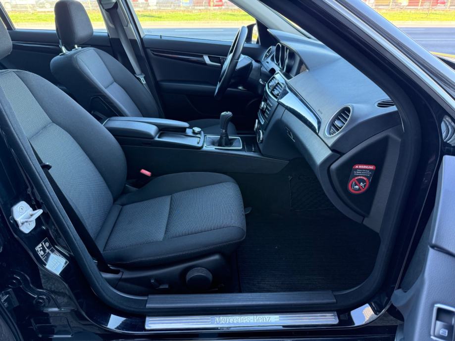 Mercedes C200CDI °GRIJANJE SJEDALA°TEMPOMAT°BLUETOOTH°REG:5/2027°, fotografija 19