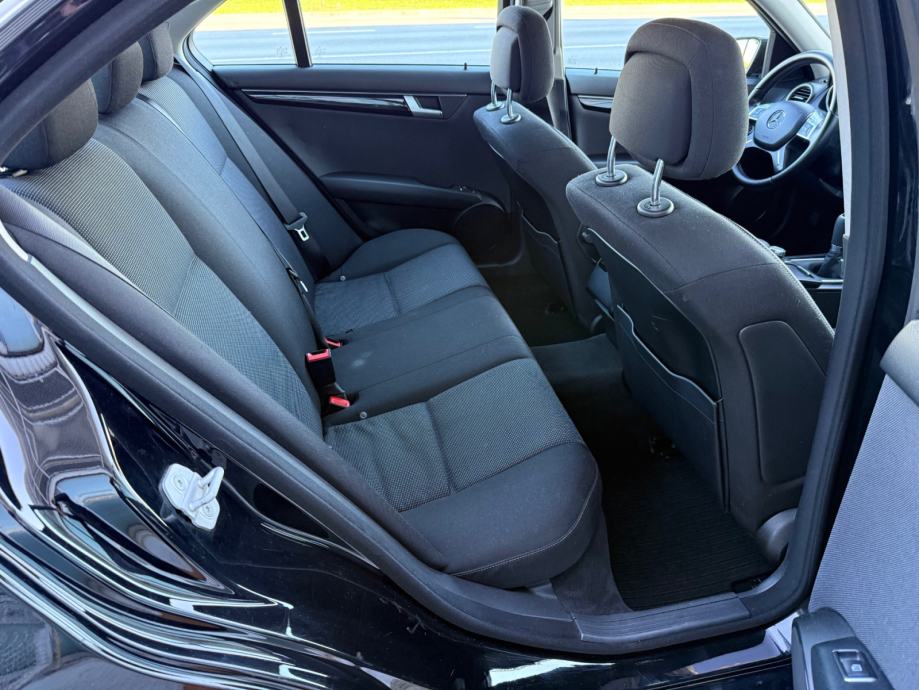 Mercedes C200CDI °GRIJANJE SJEDALA°TEMPOMAT°BLUETOOTH°REG:5/2027°, fotografija 20