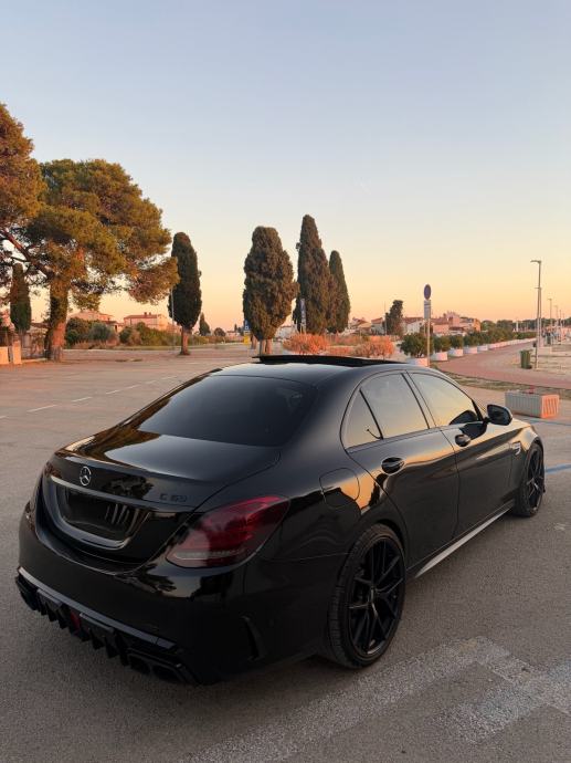 Mercedes C63 AMG 480ks V8 BITURBO-Performance, pogled izvana - slika 3