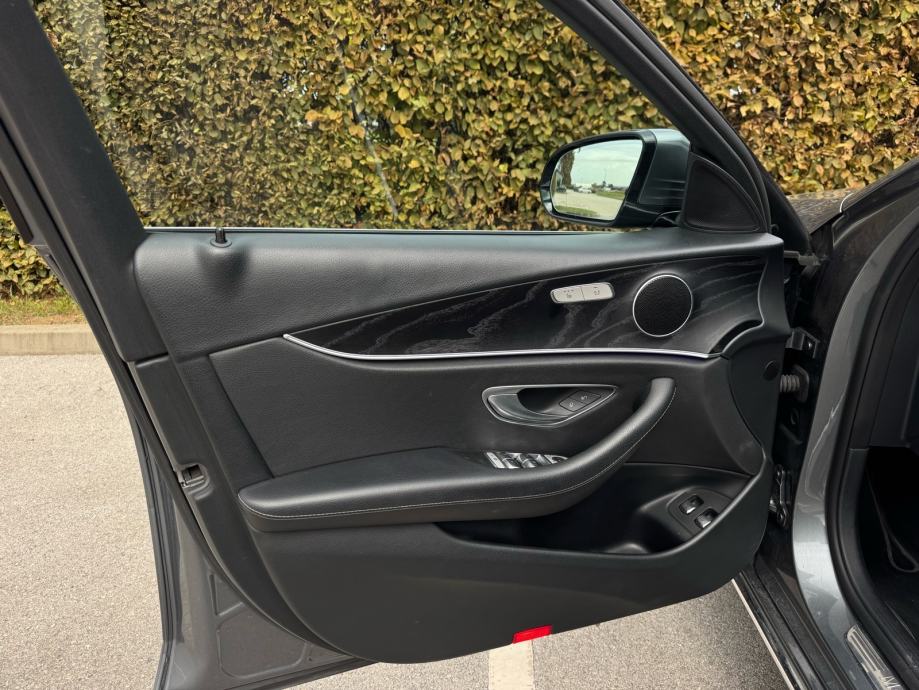 Mercedes E klasa 220 D Avantgarde LED-WIDESCREEN-AMBI LIGHT-AMG, fotografija 17