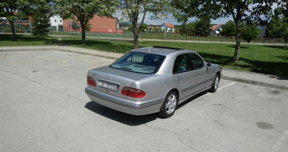 Мерседес 220 2001