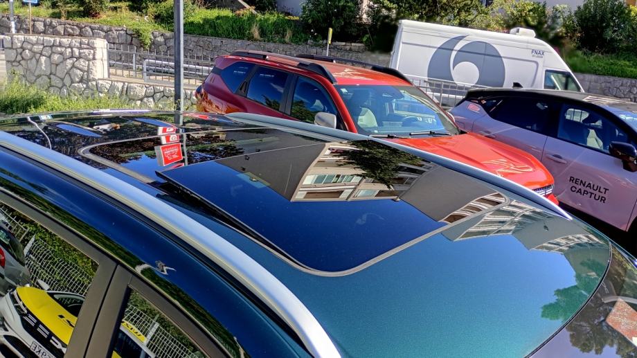 MG ZS 1,5 Hybrid+ Luxury Panorama ! Zimske gume Continetal na poklon!, fotografija 10