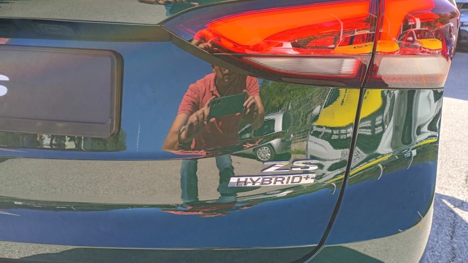 MG ZS 1,5 Hybrid+ Luxury Panorama ! Zimske gume Continetal na poklon!, fotografija 11
