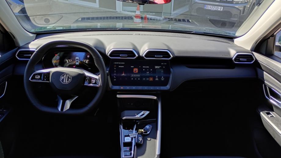 MG ZS 1,5 Hybrid+ Luxury Panorama ! Zimske gume Continetal na poklon!, fotografija 15