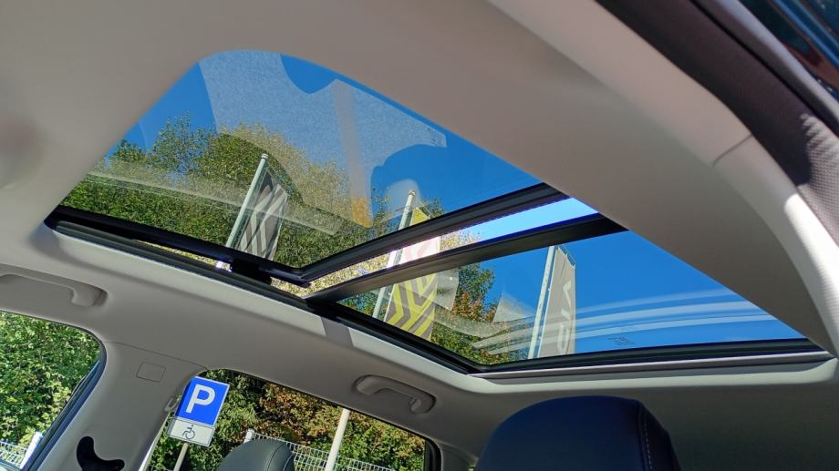 MG ZS 1,5 Hybrid+ Luxury Panorama ! Zimske gume Continetal na poklon!, fotografija 16