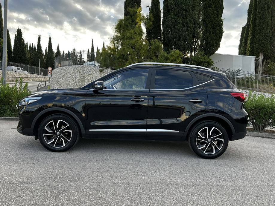 MG ZS Luxury paket 1.0T-GDI automatik - Garažiran, reg. do 09/27, fotografija 12