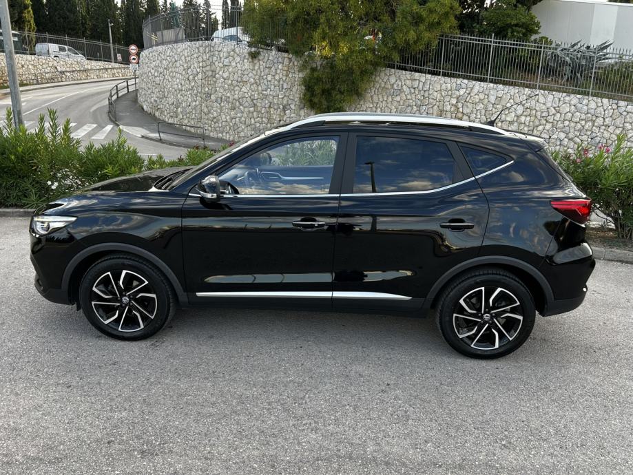 MG ZS Luxury paket 1.0T-GDI automatik - Garažiran, reg. do 09/27, fotografija 13