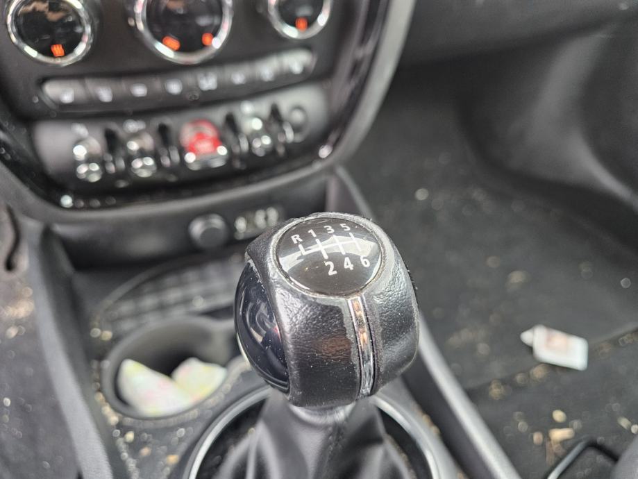 MINI CLUBMAN ONE 1.5 BENZIN 2017 god - MOTOR PROBLEM, fotografija 10