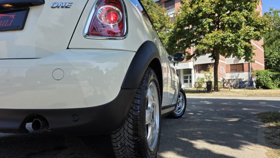 MINI Cooper 1.6 benzin, 72 kw, 1. vl, servisna, klima, panorama, TOP, fotografija 9