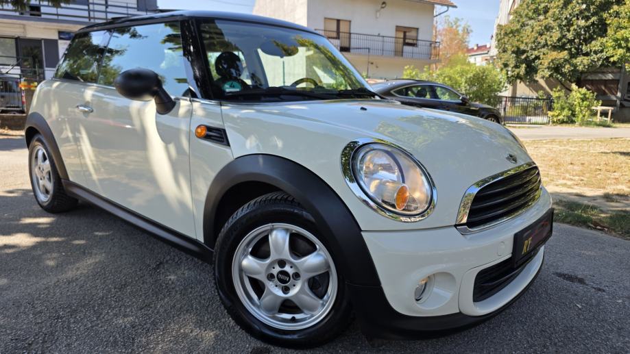 MINI Cooper 1.6 benzin, 72 kw, 1. vl, servisna, klima, panorama, TOP, fotografija 4