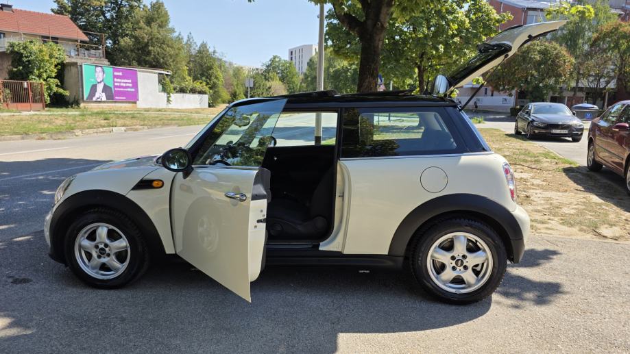 MINI Cooper 1.6 benzin, 72 kw, 1. vl, servisna, klima, panorama, TOP, fotografija 12