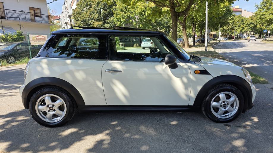 MINI Cooper 1.6 benzin, 72 kw, 1. vl, servisna, klima, panorama, TOP, fotografija 10