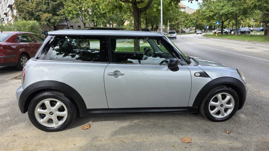 MINI Cooper 1.6 benzin, klima, panorama, servisna, alu, TOP STANJE..., fotografija 11