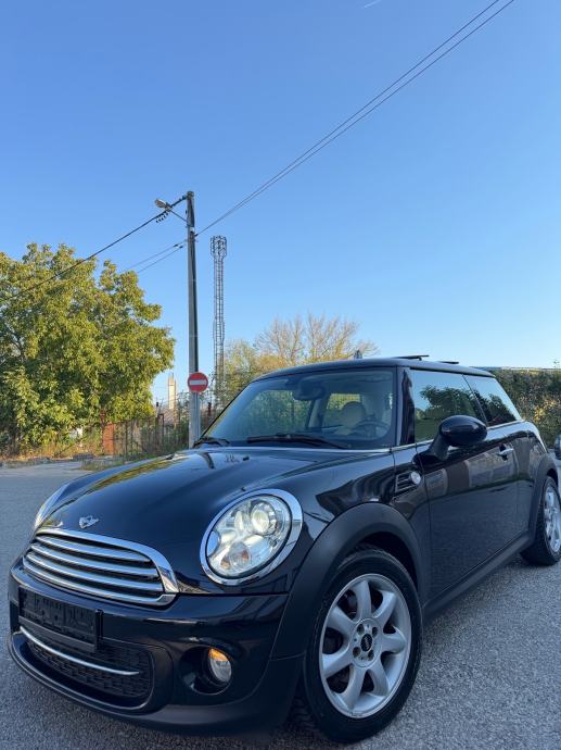 MINI Cooper D *AUTOMATIK*PANORAMA*XENON*NAVI*VELIKI+MALI SERVIS!, fotografija 2