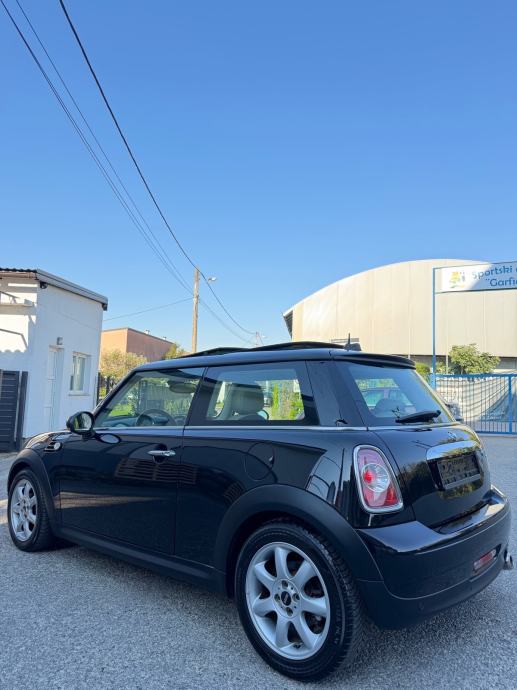 MINI Cooper D *AUTOMATIK*PANORAMA*XENON*NAVI*VELIKI+MALI SERVIS!, fotografija 4