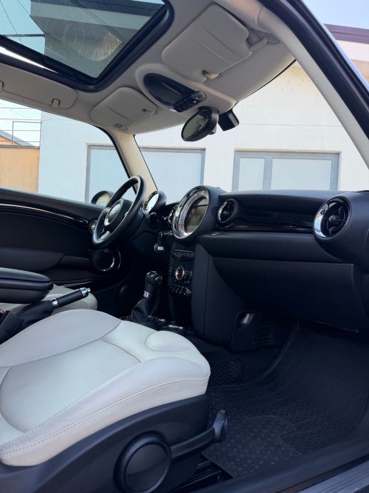 MINI Cooper D *AUTOMATIK*PANORAMA*XENON*NAVI*VELIKI+MALI SERVIS!, fotografija 8