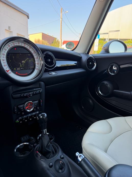 MINI Cooper D *AUTOMATIK*PANORAMA*XENON*NAVI*VELIKI+MALI SERVIS!, fotografija 13