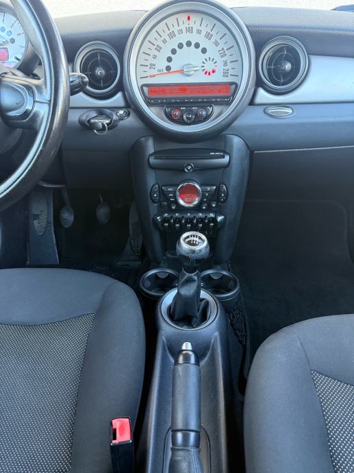MINI Cooper Cooper D, fotografija 8