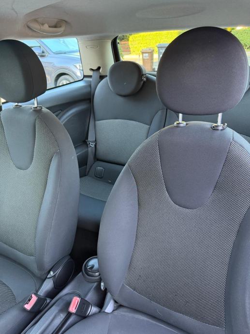 MINI Cooper D 1.6 82 kW / 112 KS – 2010., pogled izvana - slika 4