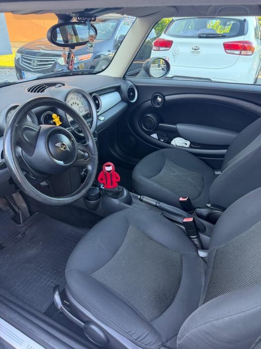 MINI Cooper D 1.6 82 kW / 112 KS – 2010., pogled izvana - slika 5