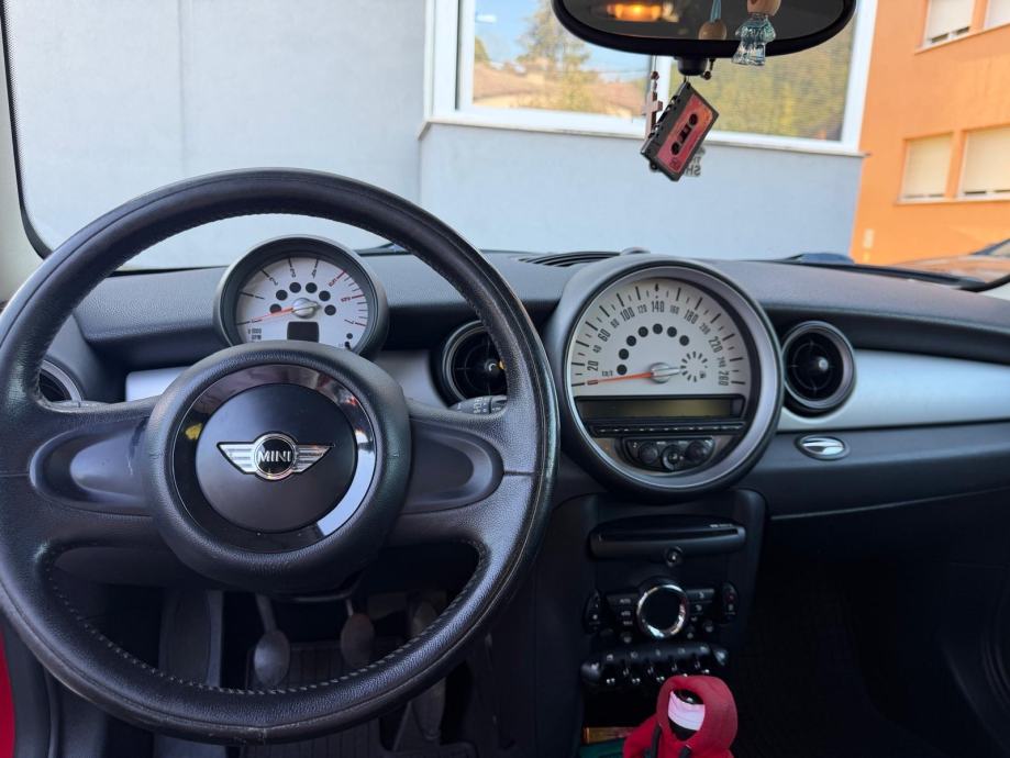 MINI Cooper D 1.6 82 kW / 112 KS – 2010., fotografija 6