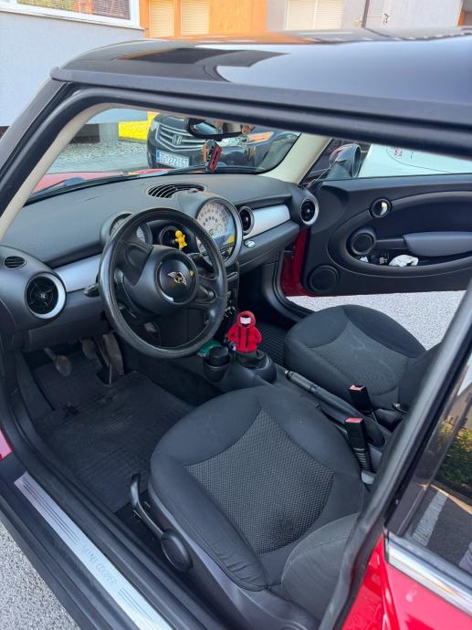 MINI Cooper D 1.6 82 kW / 112 KS – 2010., fotografija 12