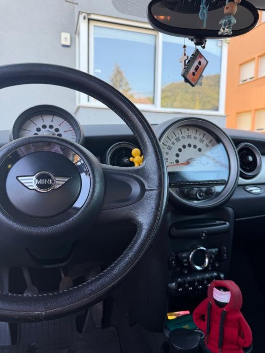 MINI Cooper D 1.6 82 kW / 112 KS – 2010., fotografija 13