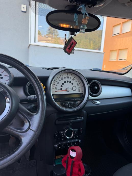 MINI Cooper D 1.6 82 kW / 112 KS – 2010., fotografija 14