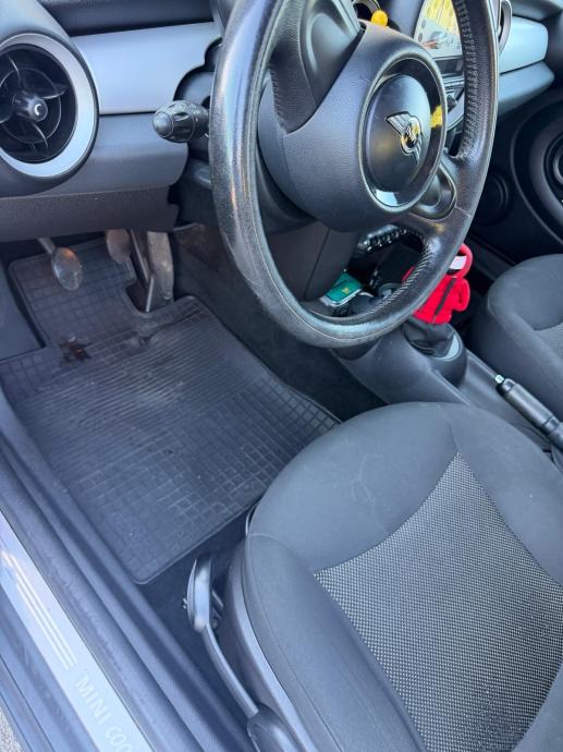 MINI Cooper D 1.6 82 kW / 112 KS – 2010., fotografija 16