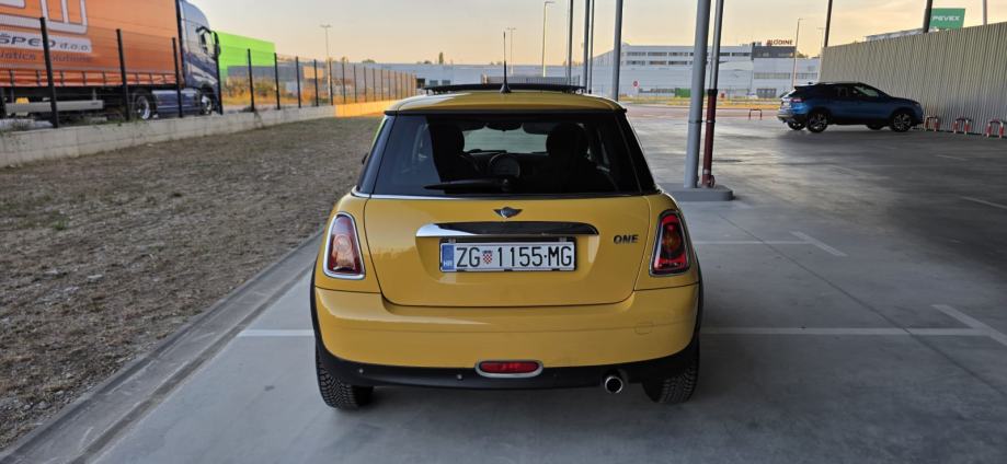 MINI Cooper Mini One reg. do 07/27, Super stanje, fotografija 17