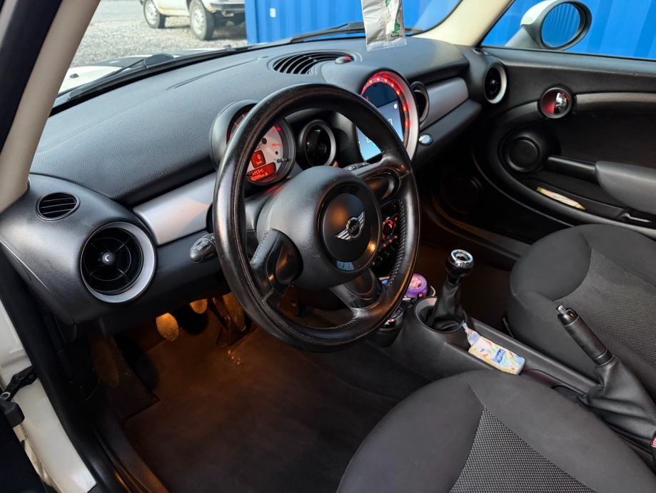 Mini cooper one 1.6, fotografija 12