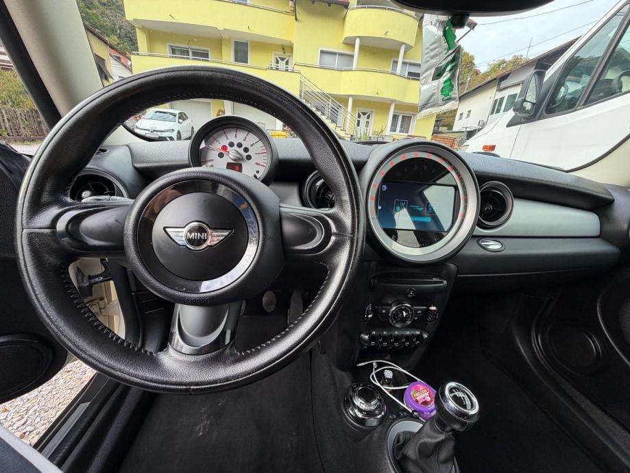 Mini cooper one 1.6, fotografija 15
