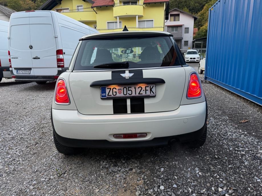 Mini cooper one 1.6, fotografija 9