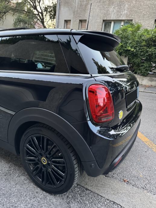 MINI Cooper SE 135kw-2023- panorama-HUD-Harman Kardon, fotografija 3